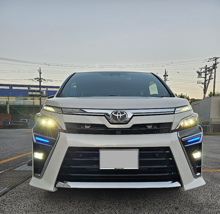 ヴォクシーのモデリスタ・シグネチャーイルミブレードに関するカスタム