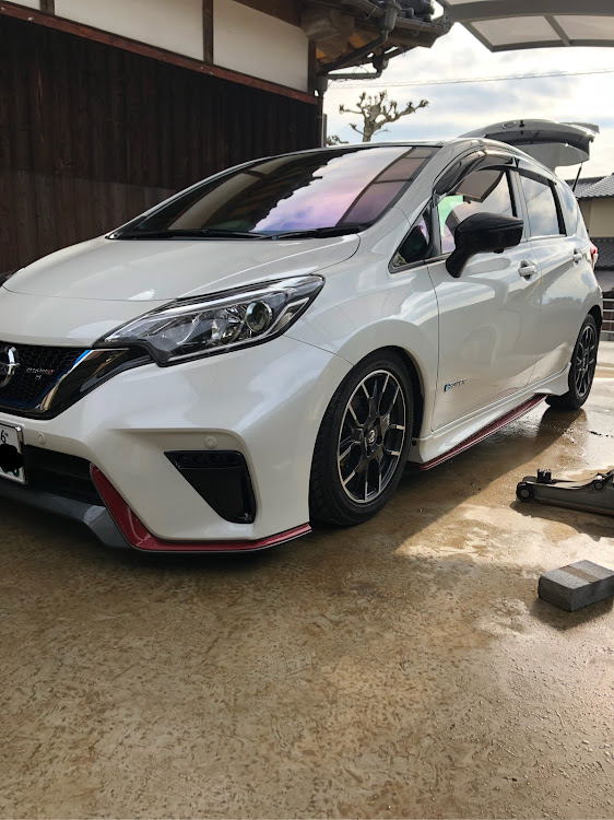 ノートのe12ノート e-POWERニスモs・HKS車高調に関するカスタム事例