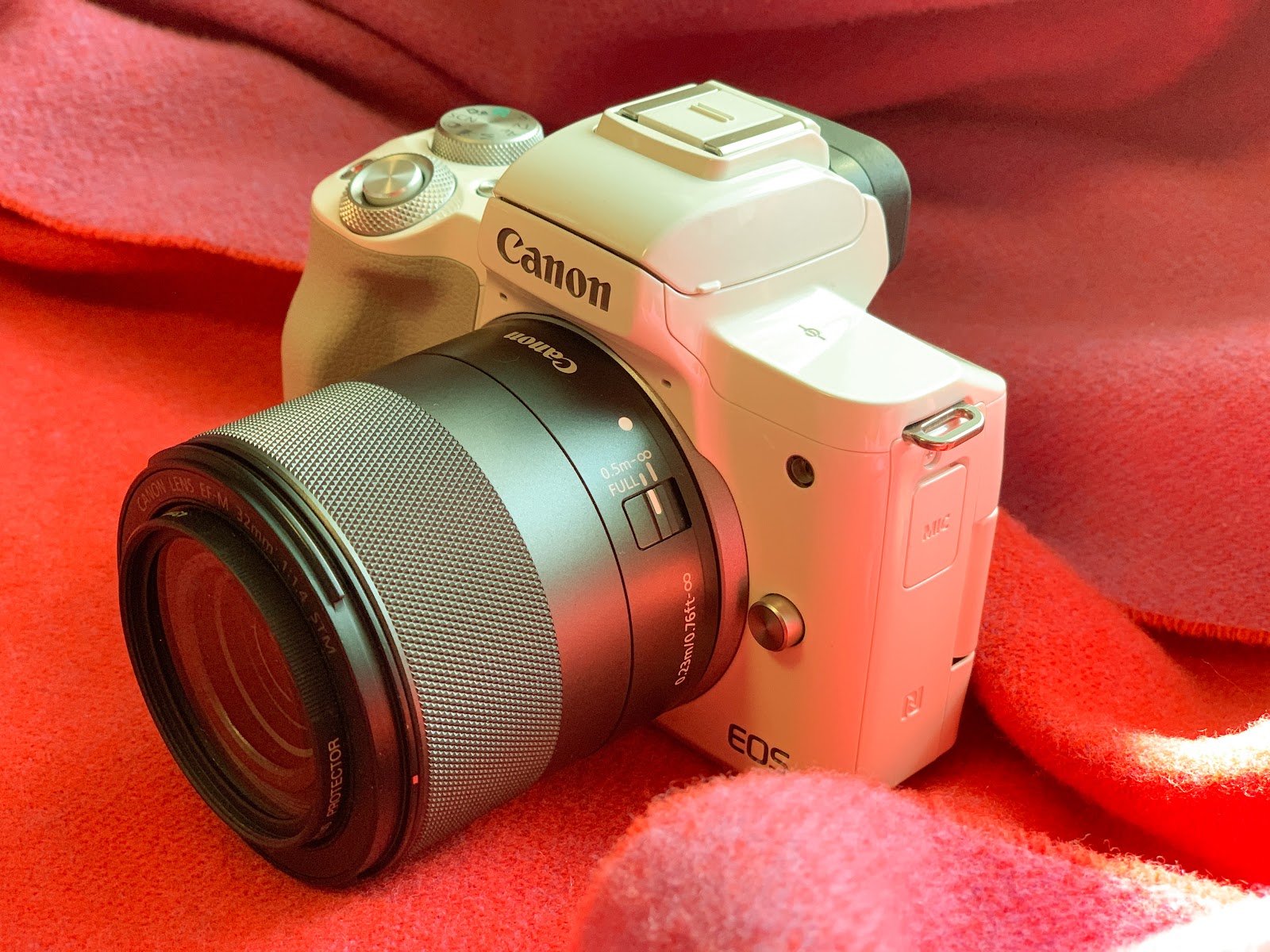 APS-C機でも圧倒的描写力！『Canon EF-M 32mm 1.4F STM』のレンズ