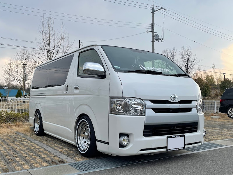 ハイエースバンのリメイク・DIY・ホワイトリボン・デイトナクローム
