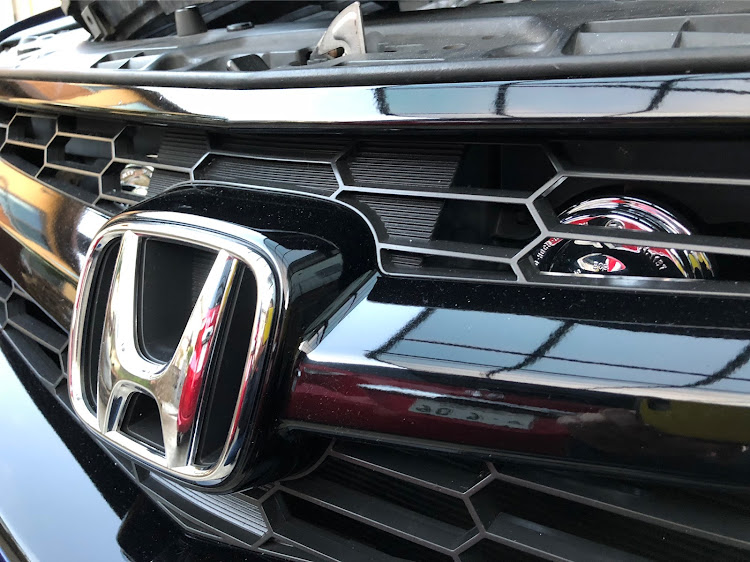 アコードツアラーのホーン交換に関するカスタム事例｜車のカスタム情報