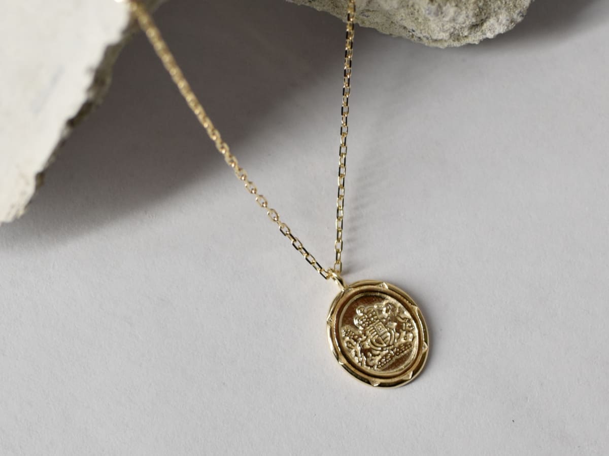 徹底解説】大人の男性が着けるべきゴールドアクセサリーとは？おすすめ