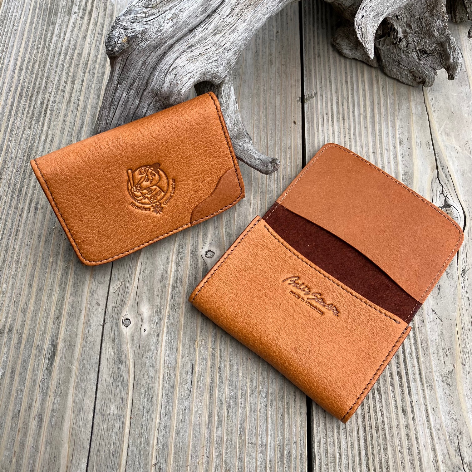 広島ジビエレザー×カープ】鹿革名刺入れ ヴィンテージキャメル｜広島