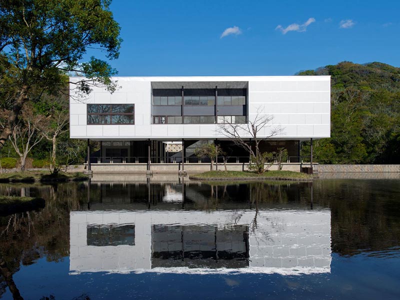 モダニズム建築の傑作「旧神奈川県立近代美術館 鎌倉」。より開かれた