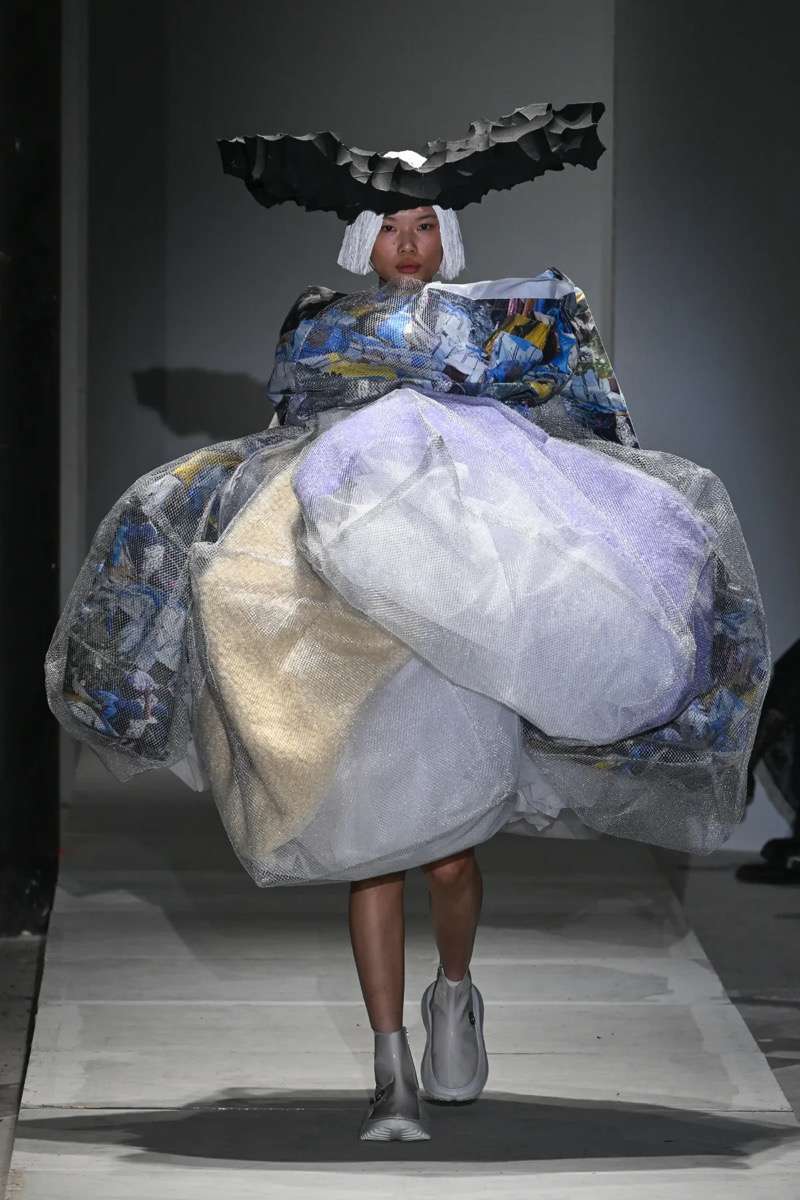 徹底解説】コムデギャルソン 2025年春夏「不確かな未来」ご紹介！