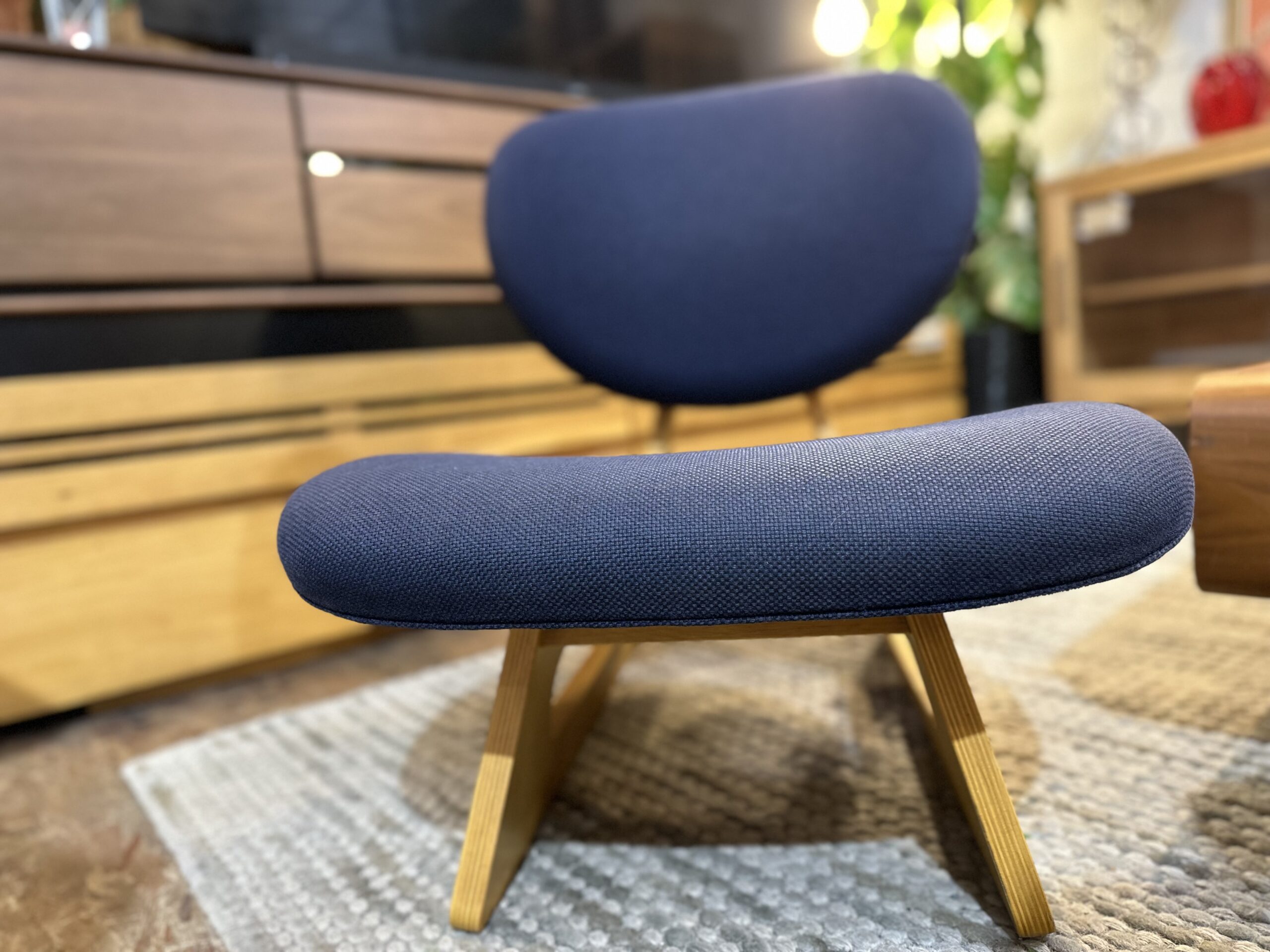 学南町店入荷情報】天童木工 低座椅子を買取させていただきました