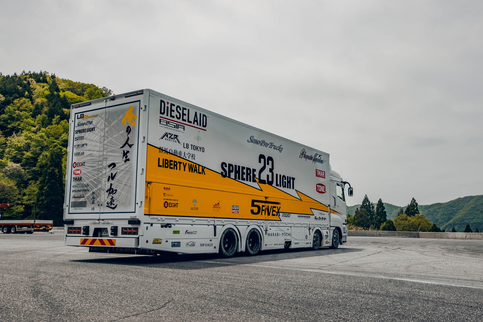 LB-TRUCKS Mitsubishi Fuso SUPER GREAT - LIBERTY WALK | リバティー