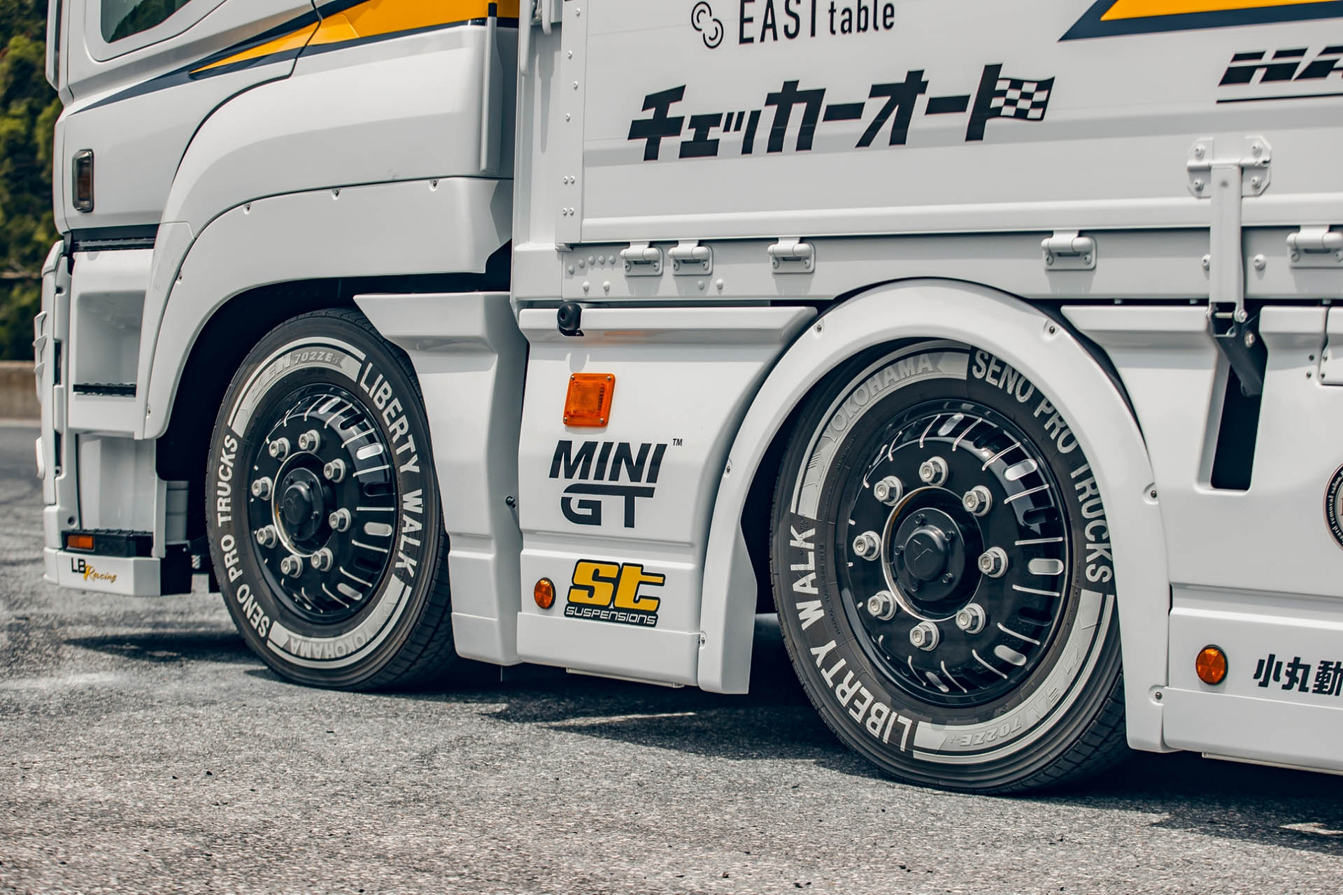 LB-TRUCKS Mitsubishi Fuso SUPER GREAT - LIBERTY WALK | リバティー