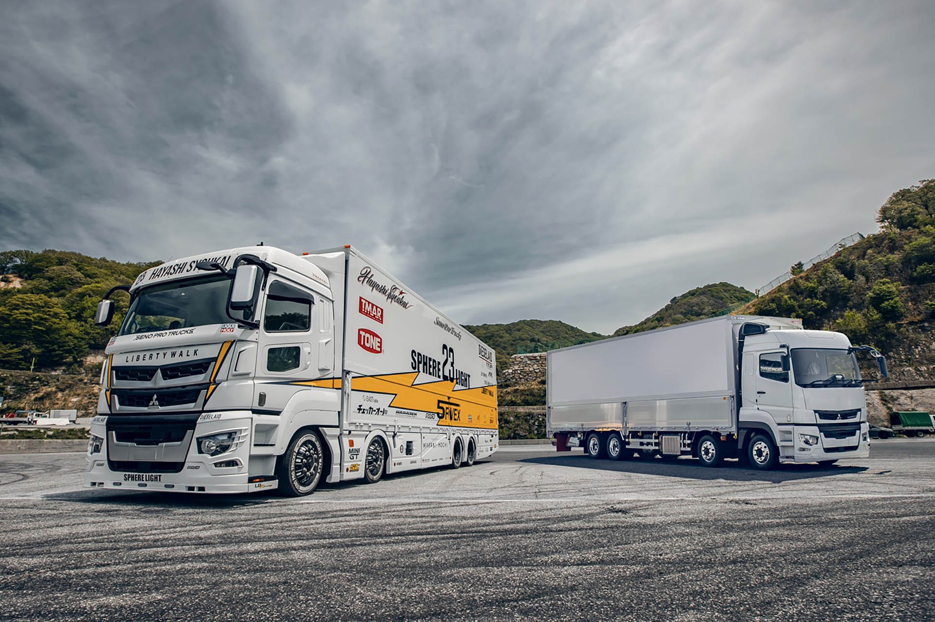 LB-TRUCKS Mitsubishi Fuso SUPER GREAT - LIBERTY WALK | リバティー