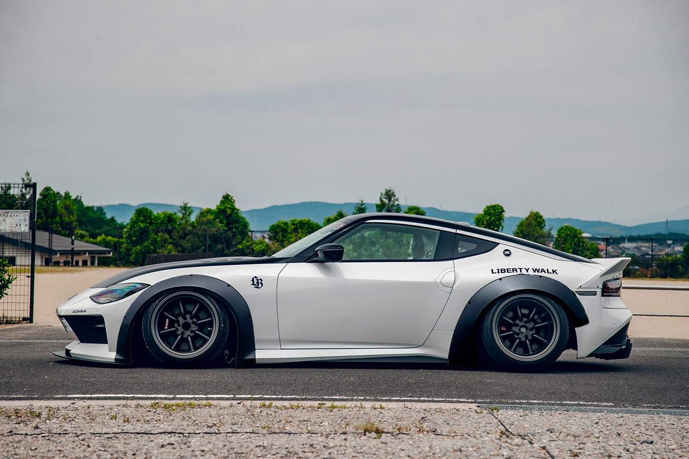 LB-WORKS NISSAN Fairlady Z RZ34 White - LIBERTY WALK | リバティー