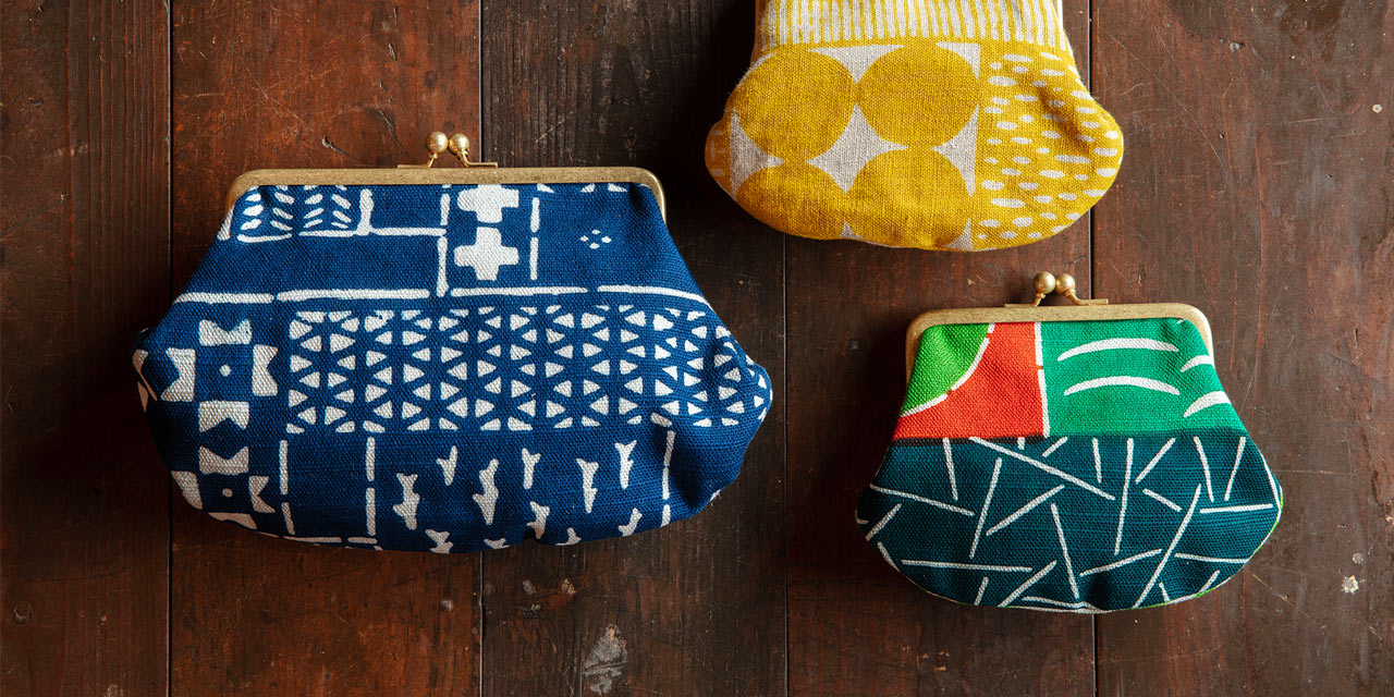 伝統の型染でつくる、新しいテキスタイル。〈よつめ染布舎〉の布小物