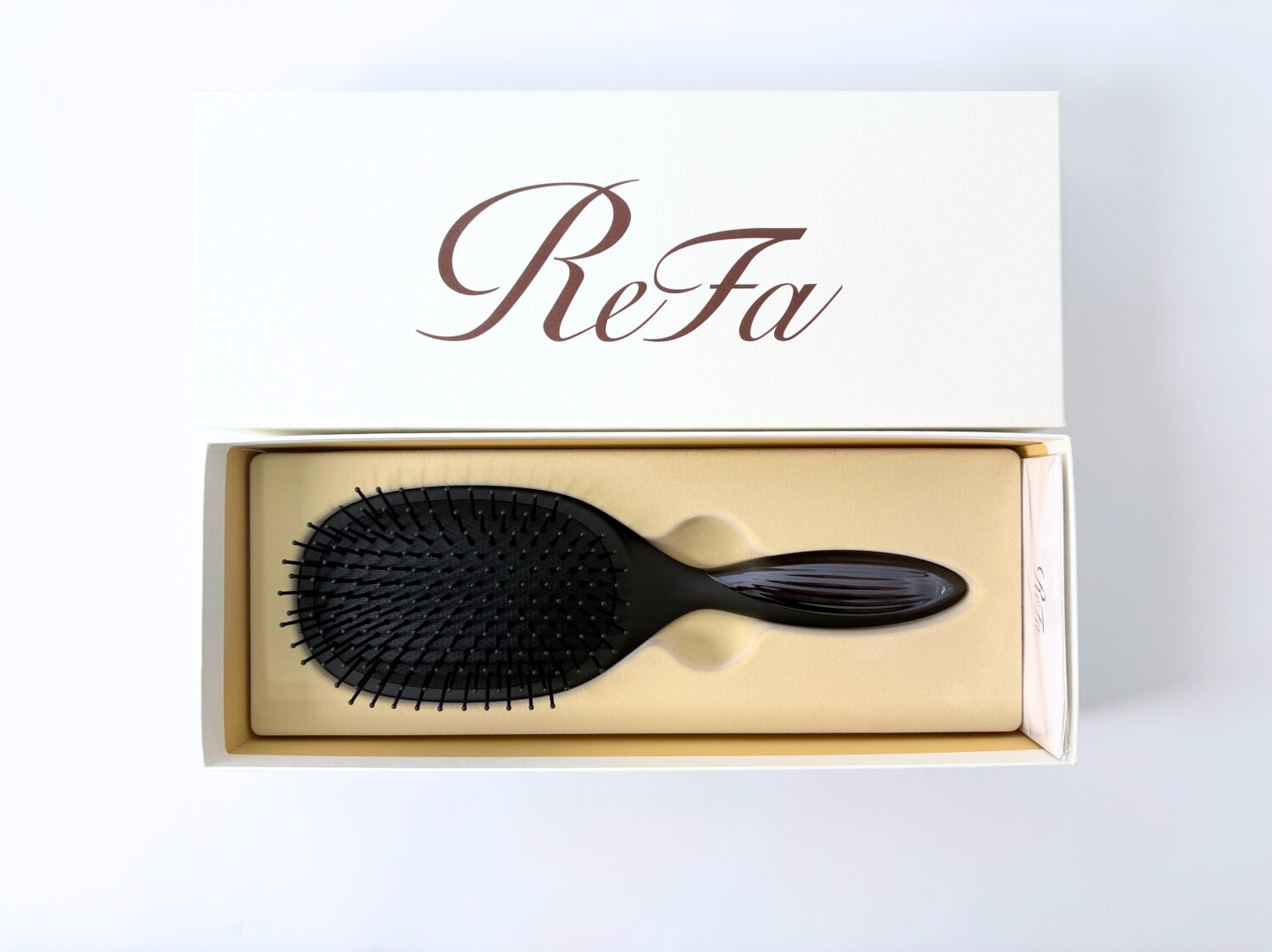 購入はない】リファパドルプレミアムは悪い？美容師がブラシの使い方や