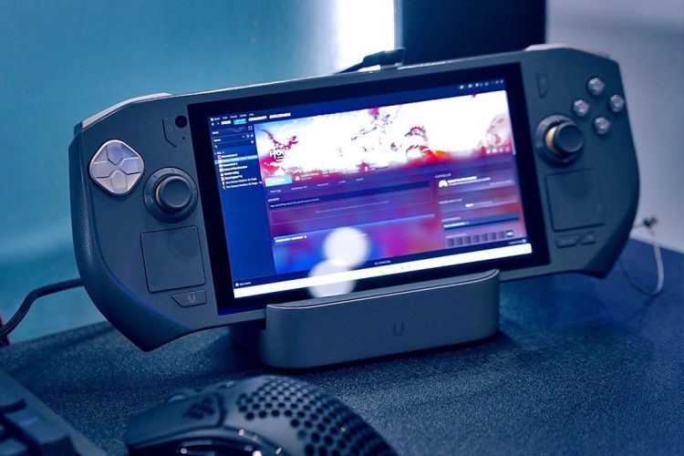 Zotac GAMING ZONE is a Ryzen 7 8840U handheld gaming PC with an