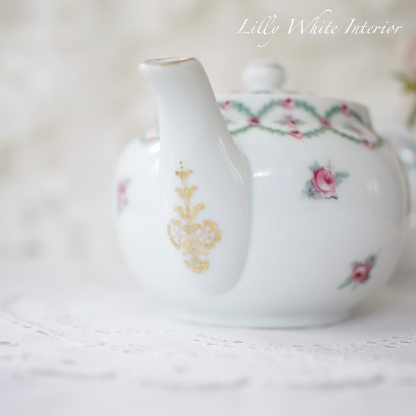 イギリスヴィンテージ ローズガーランドのティーポット - Lilly White