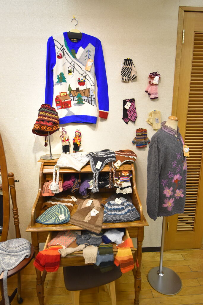 ギャラリーレポート『松田イメルダ手編みアルパカニット展示販売会