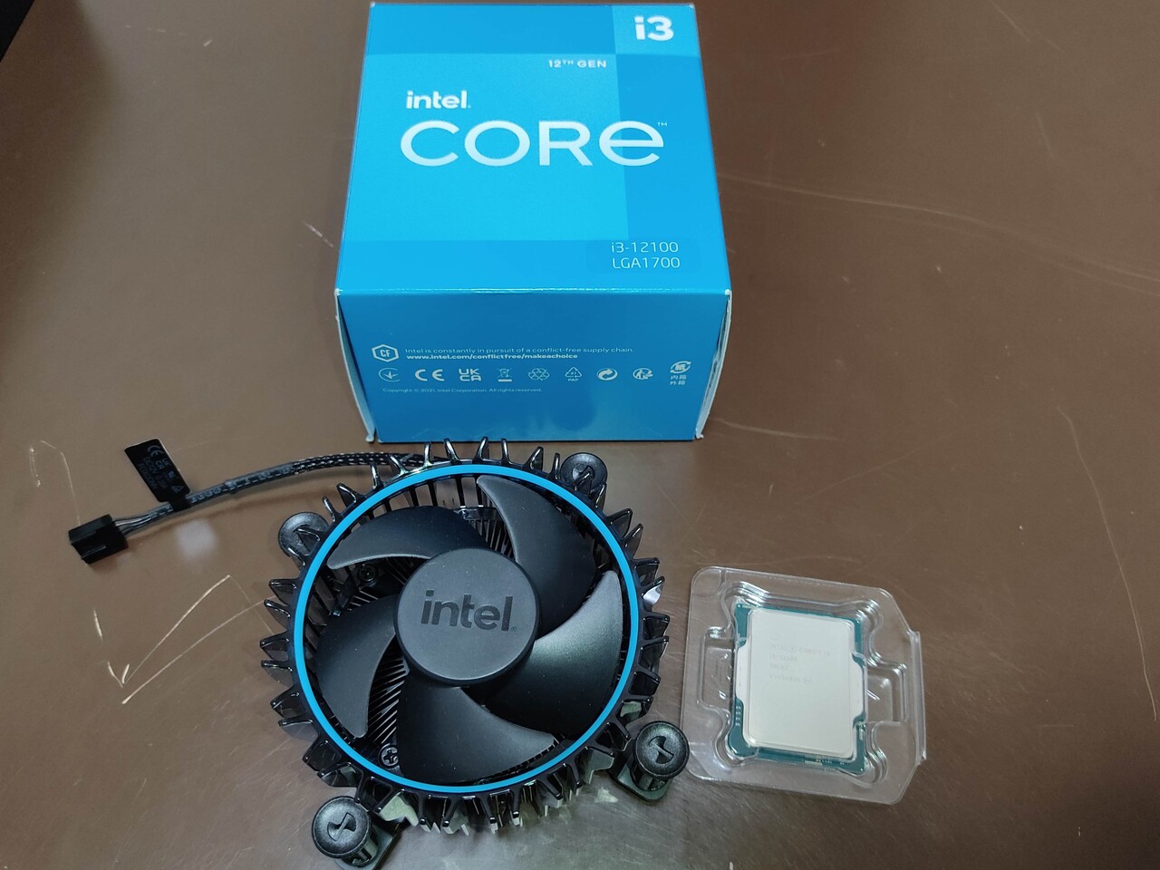 Intel Core i3-12100 CPU + クーラー Intel Core i3-12100 CPU +