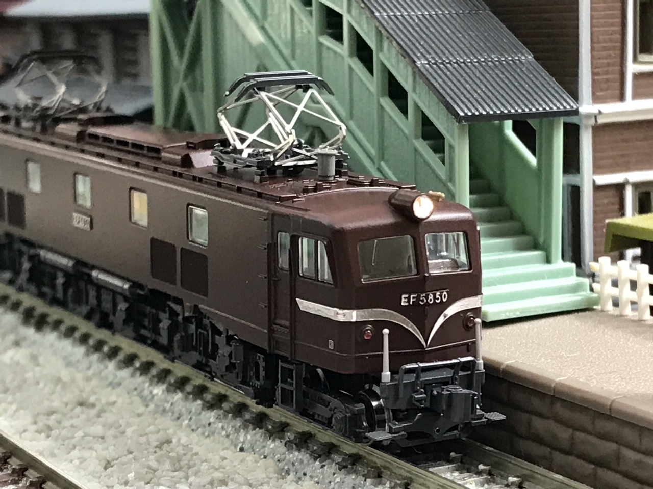 KATO EF58 初期形 大窓 茶 入線 : なみとの風