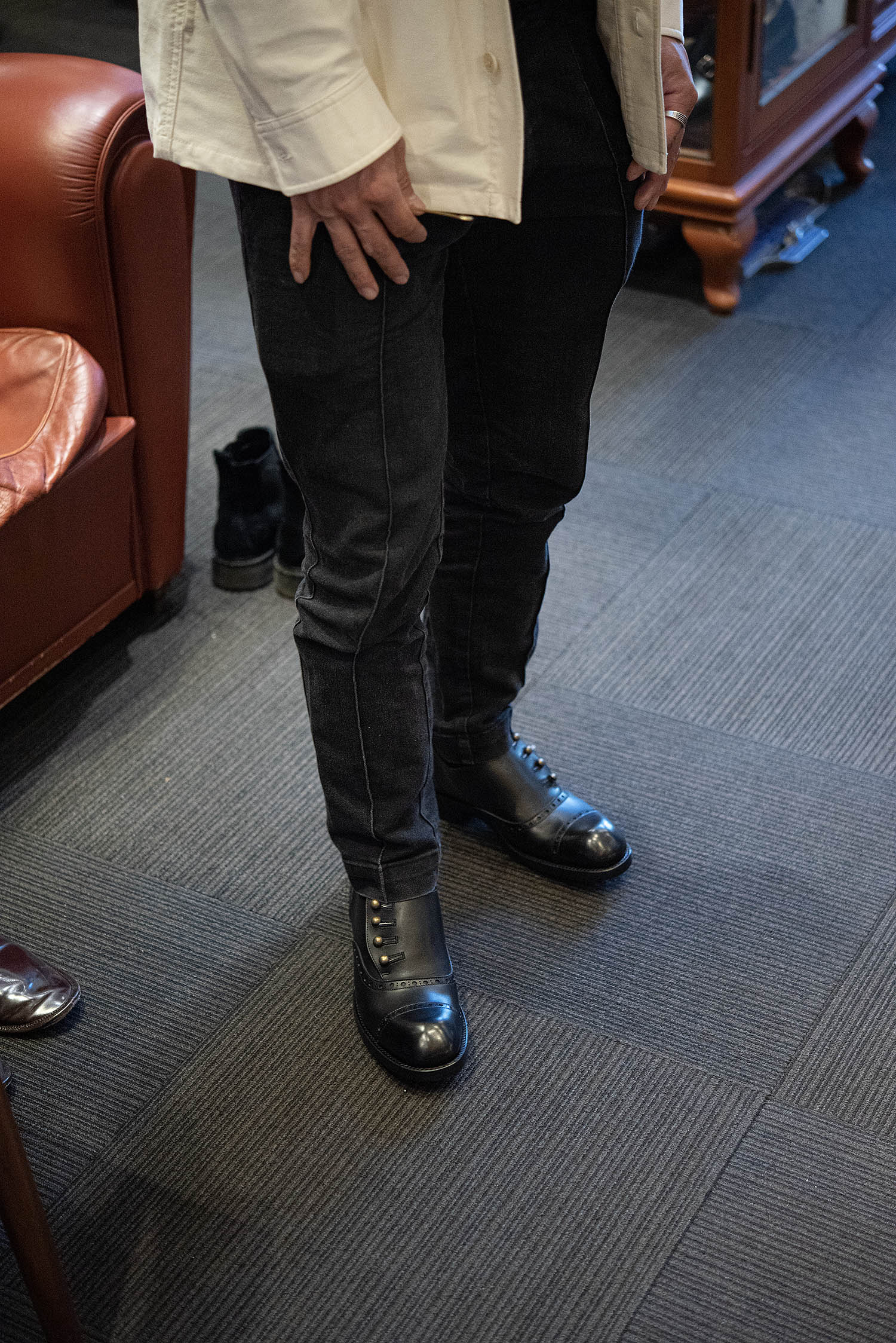 ショセ C-7047 ボタンシューズ ブラック | 販売店 | (有)シューズ