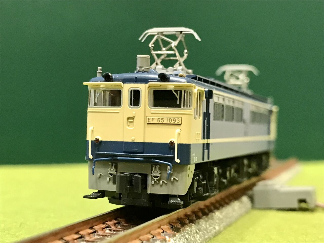 トミックスの「EF66形」と KATOの「EF65-1000形」を並べてみました