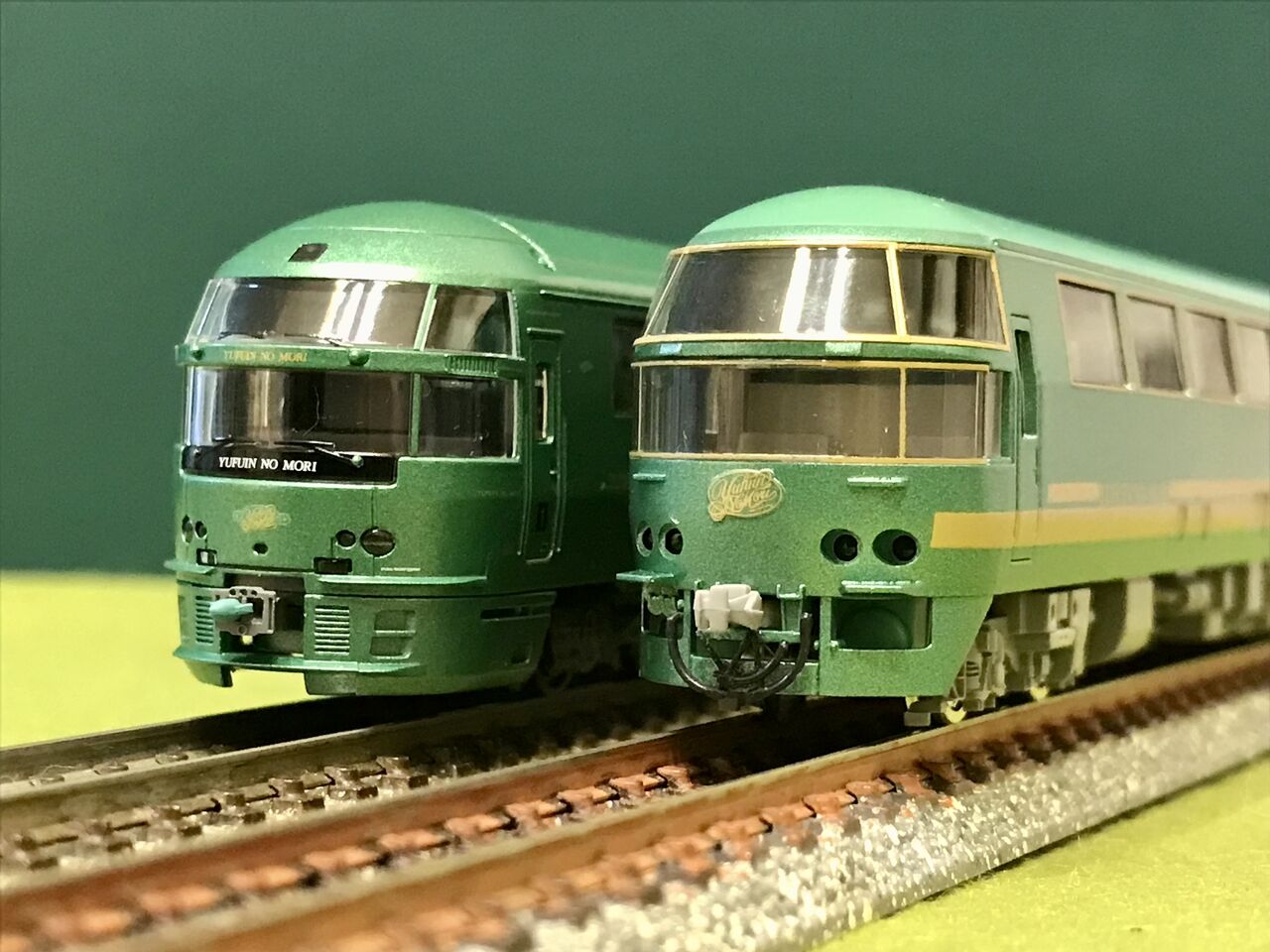 トミックスとマイクロエースの「ゆふいんの森」を並べてみました
