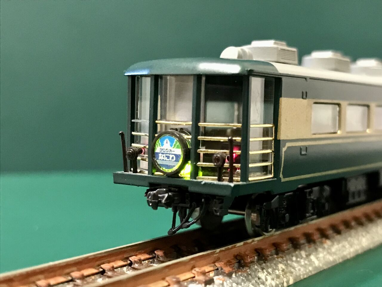 トミックス「サロンカーなにわ（初期製品）」のテールライト工作