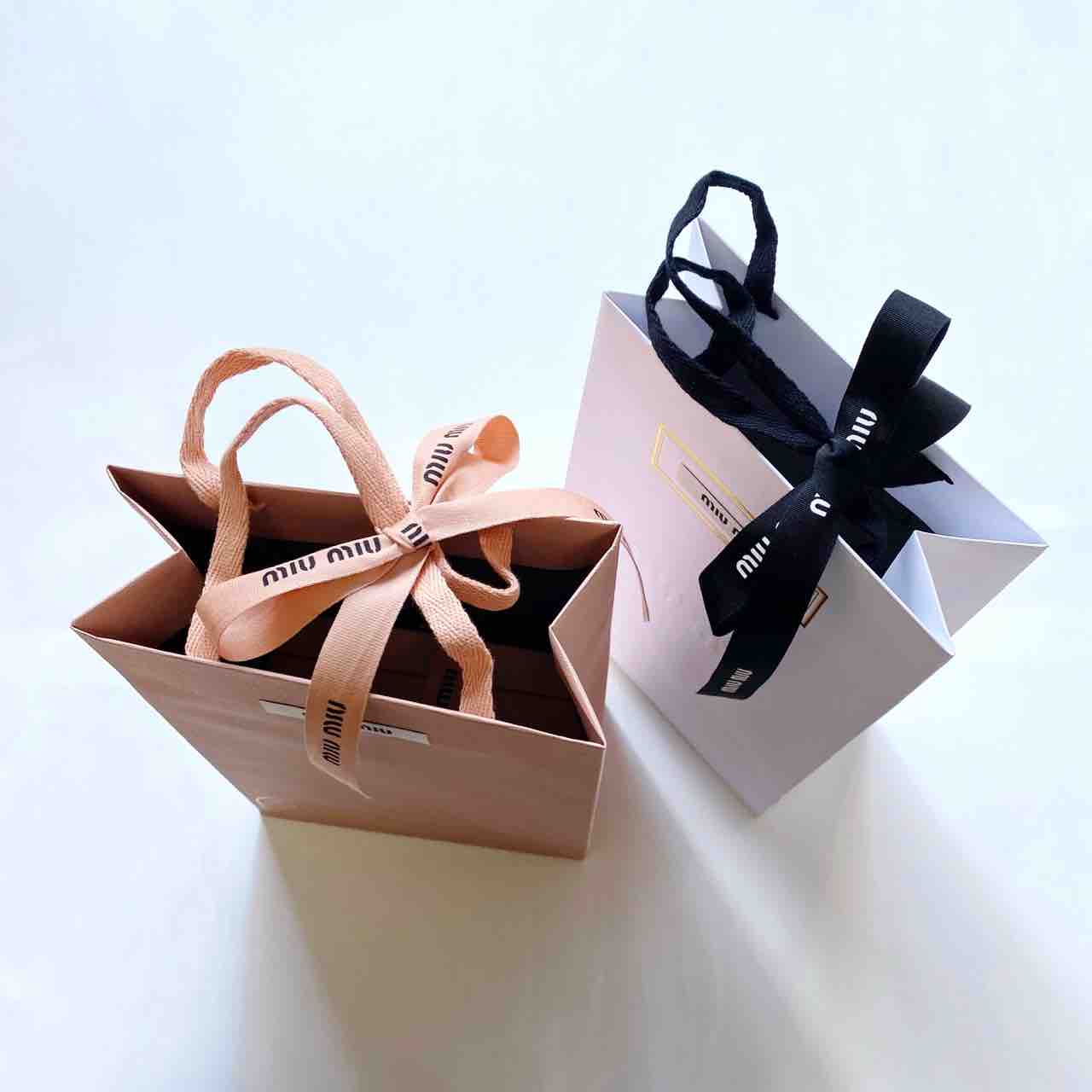 ミュウミュウ 新品ホリデー クリスマス 限定 ギフトボックス付き