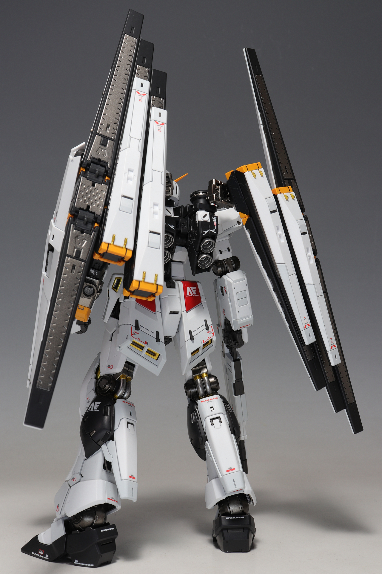 RG νガンダム （ダブル・フィン・ファンネル装備型） 塗装/完成