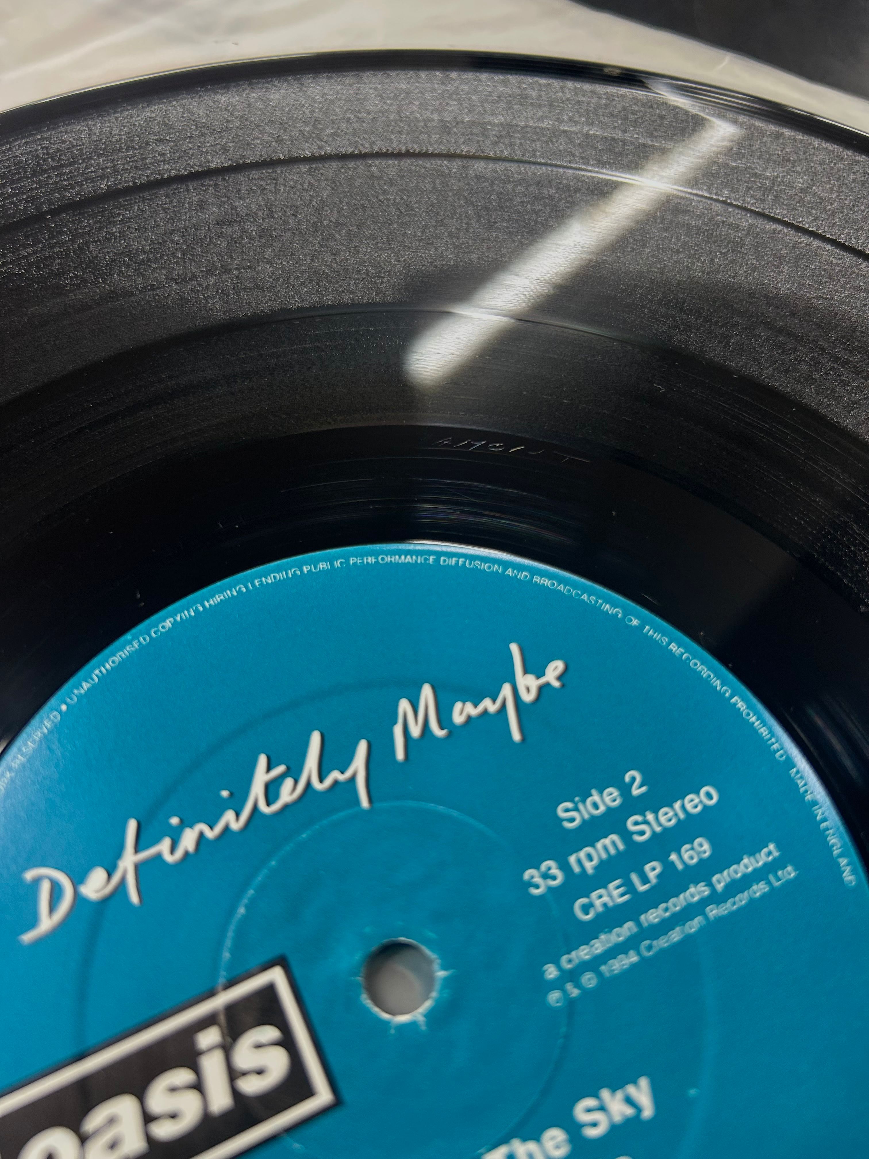 中古/ロック】オアシスの名盤「ディフィニトリー・メイビー」のUK