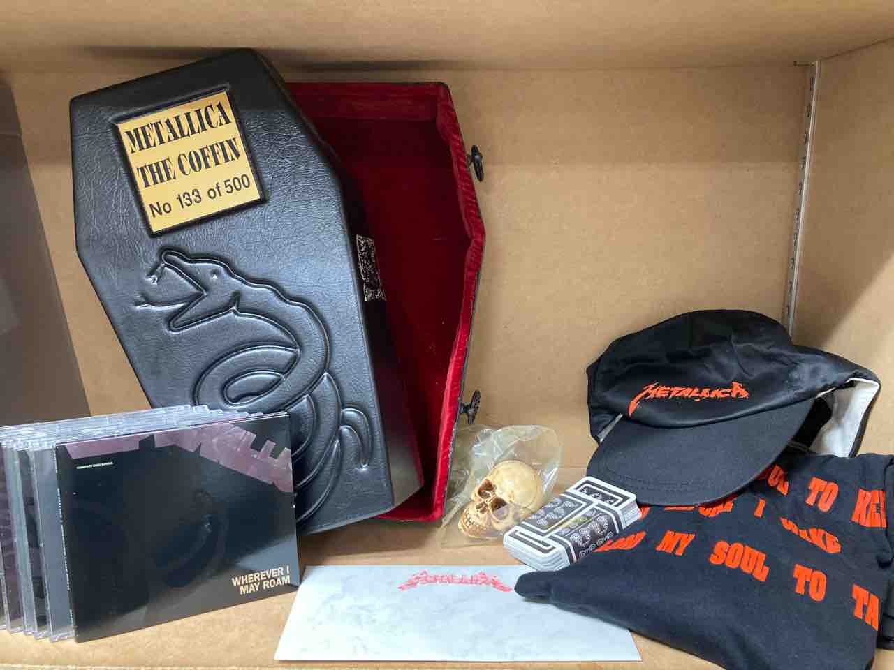 METALLICA』の棺桶型BOXセット”THE COFFIN”中古品が入荷いたしました