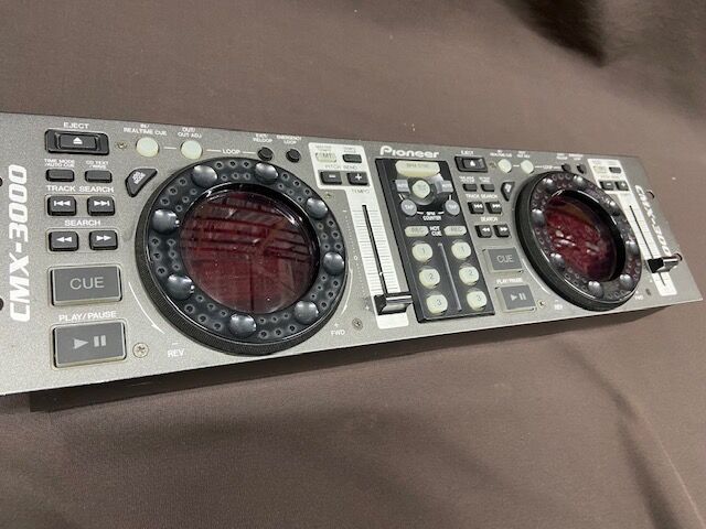 DJ向けツインCDプレーヤー「PIONEER CMX−3000」入荷しました