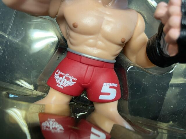 おすすめ商品紹介】Round 5 フィギュア ランディ・クートゥア Titans