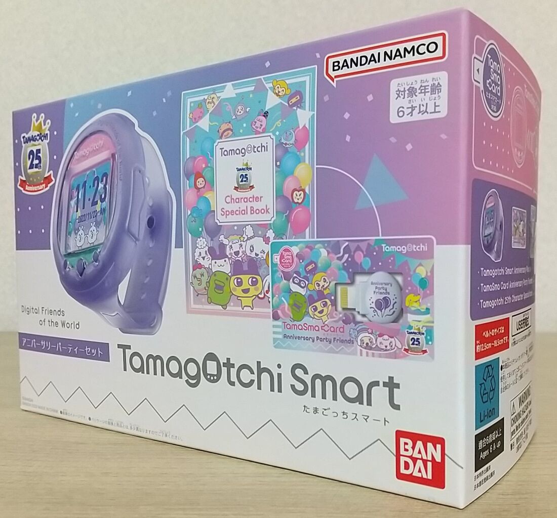 歴代キャラを網羅した25周年記念ブック付き】Tamagotchi Smart