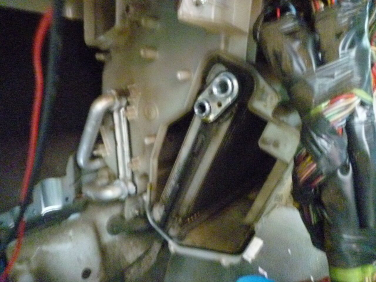 イスズ NJR85 エルフ エアコン修理 : 横浜・南区 港南バッテリー