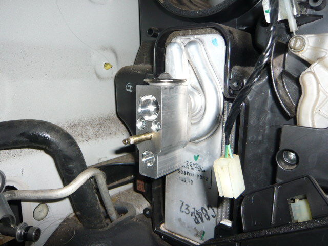 スバル TV1 サンバー エアコン修理 エバポレーター交換 : 横浜・南