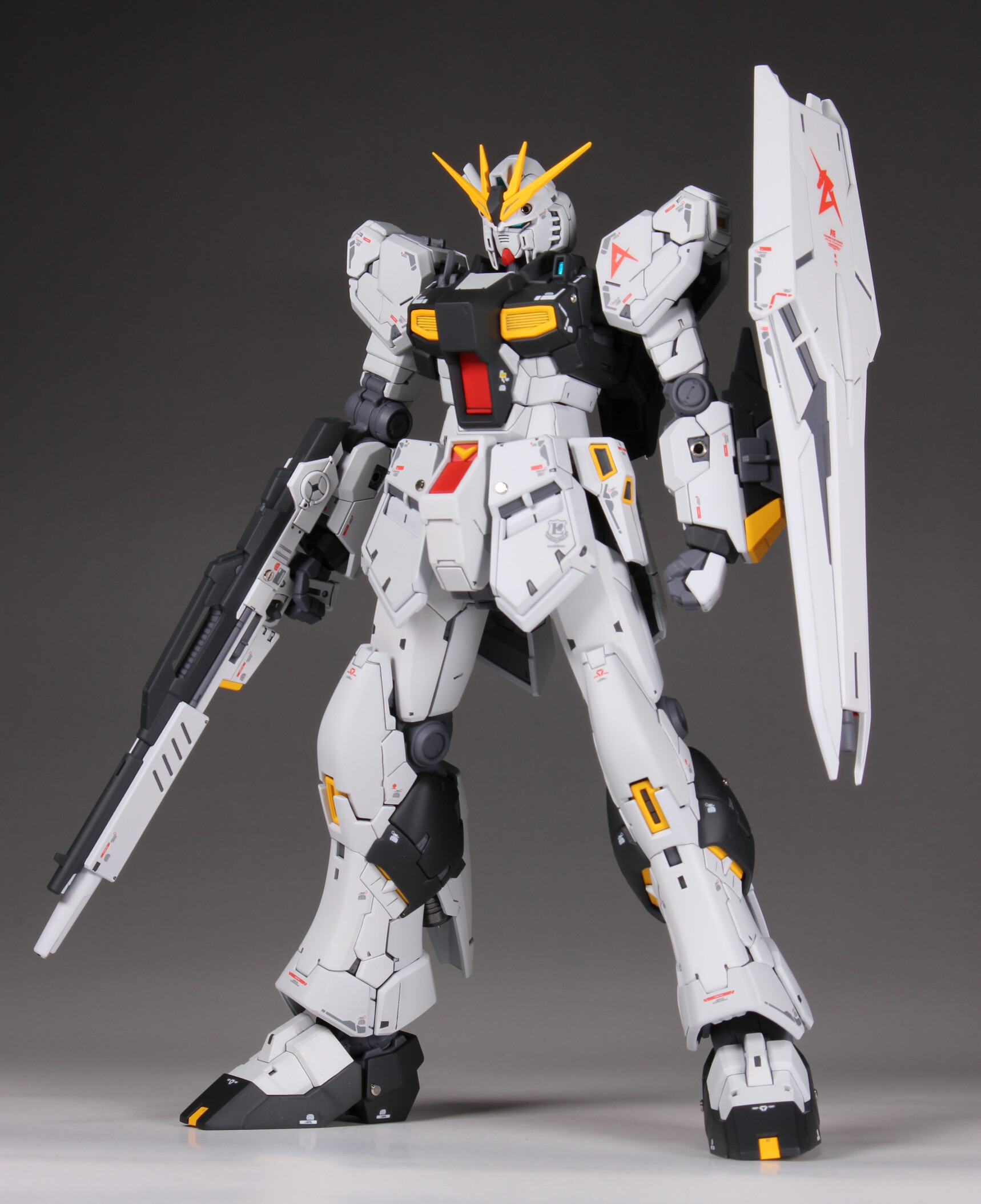 モリ リン RG ニューガンダム 全塗装完成品 RG ガンプラ νガンダム 全