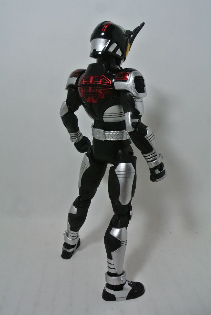 S.H.Figuarts 仮面ライダーダークカブト（真骨彫製法） レビュー