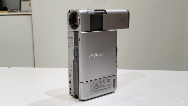 1995/平成7/Victor/GR-DV1/縦型ビデオカメラデザインの元祖/液晶なし