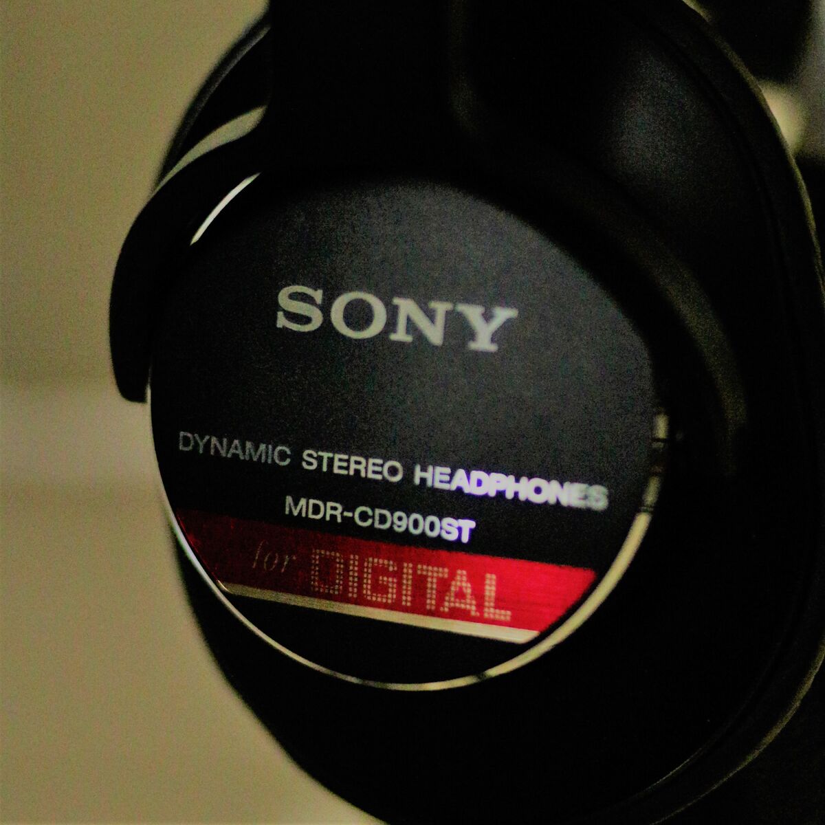 話題のchatGPTも教えてくれない！モニターヘッドフォン「SONY MDR