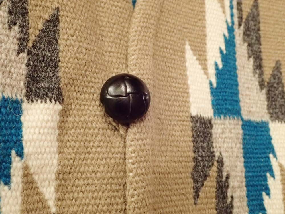 チマヨベストでお洒落度アップ : HOLYSMOKE