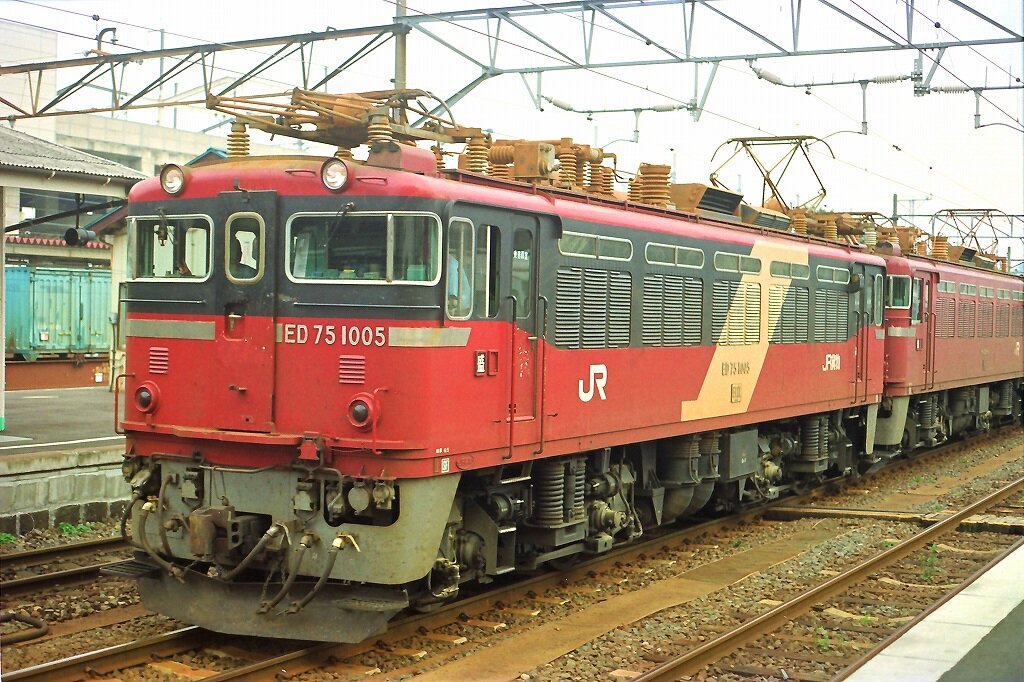 JR 貨物試験塗装の交流機関車 : 線路は続くよどこまでも