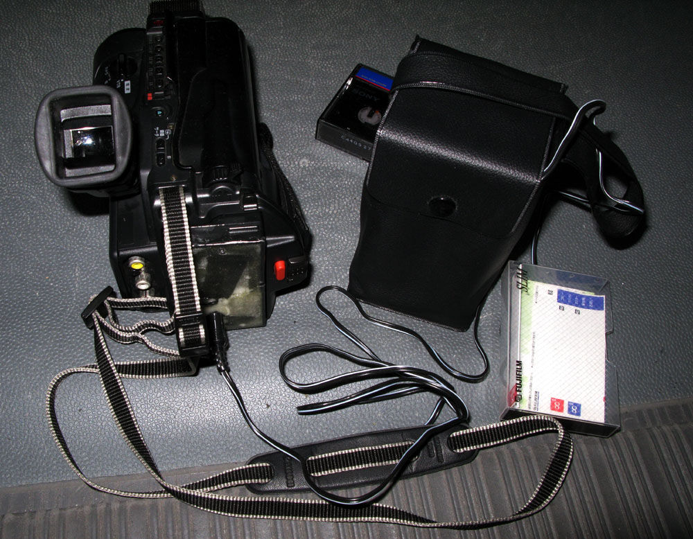 キヤノン MOVIE BOY L1 （Hi8ビデオカメラ） 完動品 再生機として