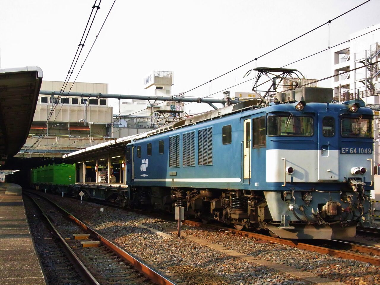 KATO(ラウンドハウス) EF64広島更新色 入線！ - れいるのおと