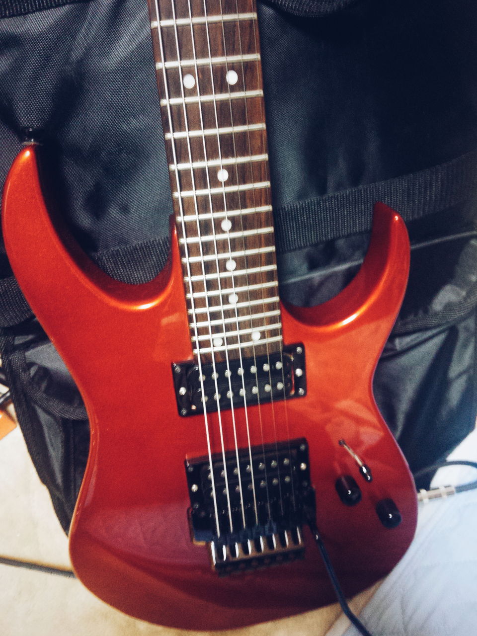 中古で買ったPLAYTECHの7弦、めっっちゃ安い割に普通に使える : ぼっ