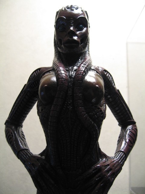 スピーシーズ サラ : オトナのオモチャ