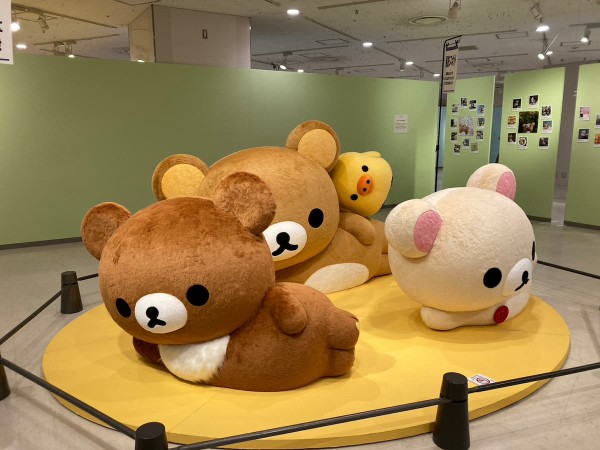 平成生まれ大歓喜！「サンエックス90周年 うちのコたちの大展覧会」に