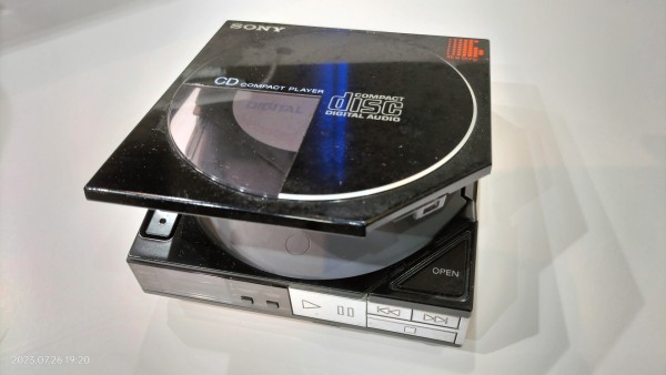 1984/昭和59/SONY/D-50/CDコンパクトプレーヤー/初代ディスクマン/当時