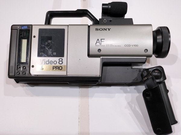 1986/昭和61/SONY/CCD-V100/Video8 PRO/8ミリビデオ/当時の最高級機種