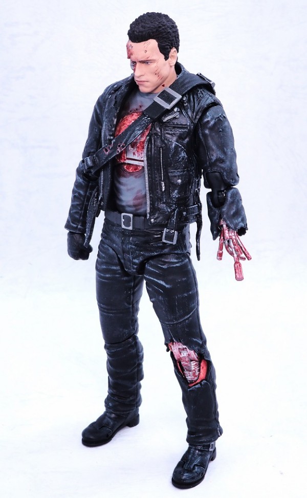 MAFEX T-800 (T2:BATTLE DAMAGE Ver.) レビュー : おもちゃの巣（玩具