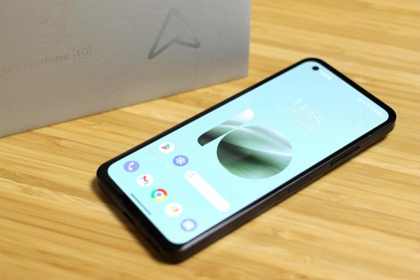 防水＆FeliCa対応で小型・高性能な新フラッグシップスマホ「ASUS