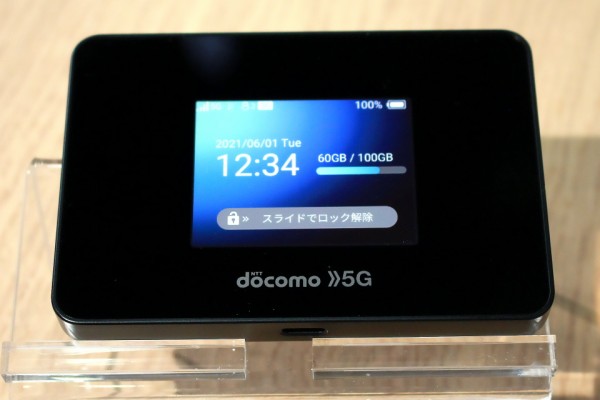 NTTドコモの5G対応モバイルルーター「Wi-Fi STATION SH-52B」を写真で